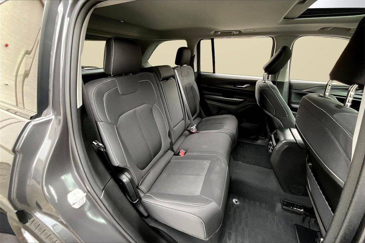 Certified 2024 Jeep Grand Cherokee Laredo X image 23