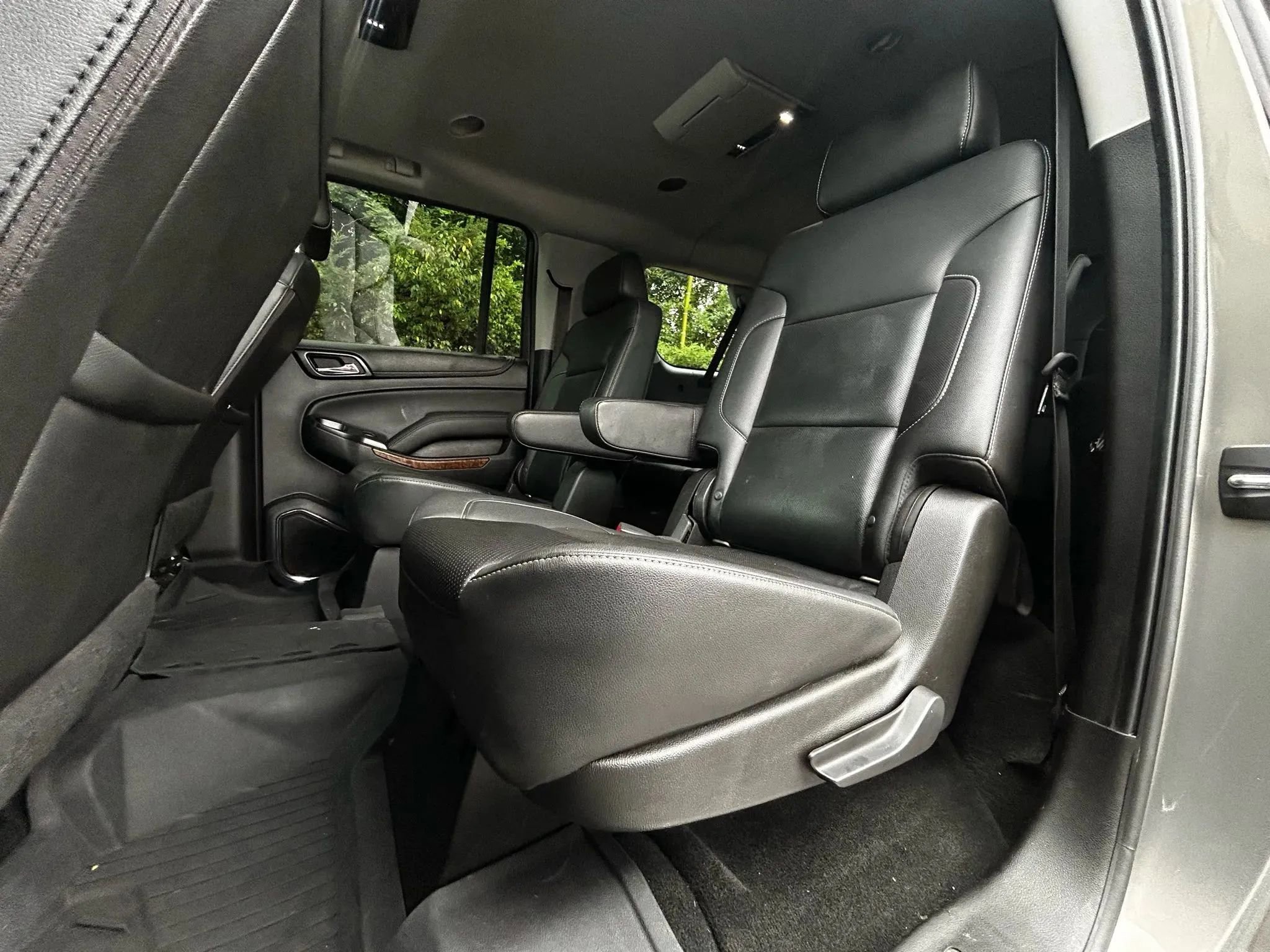 Used 2018 Chevrolet Suburban Premier image 38