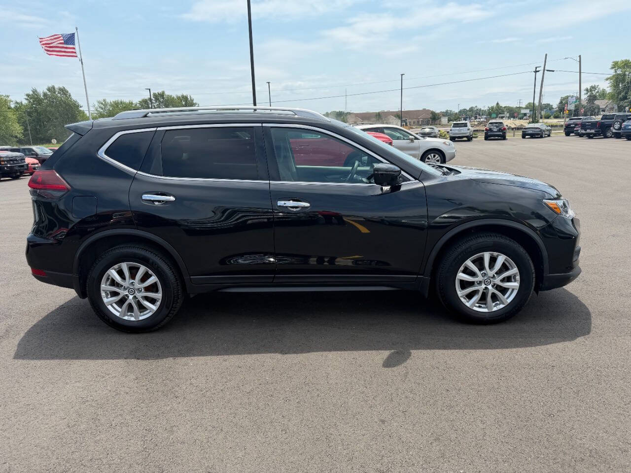 Used 2018 Nissan Rogue SV w/ Sun & Sound Touring Package AWD/4WD image 6
