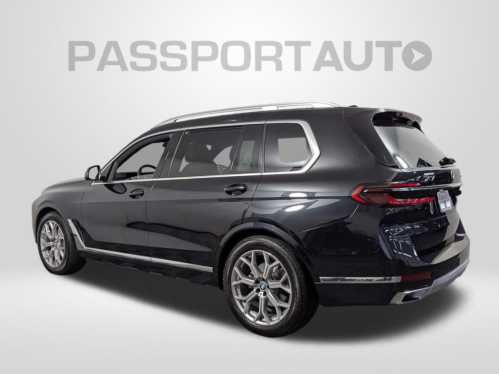 Used 2025 BMW X7 xDrive40i w/ Premium Package AWD/4WD image 3