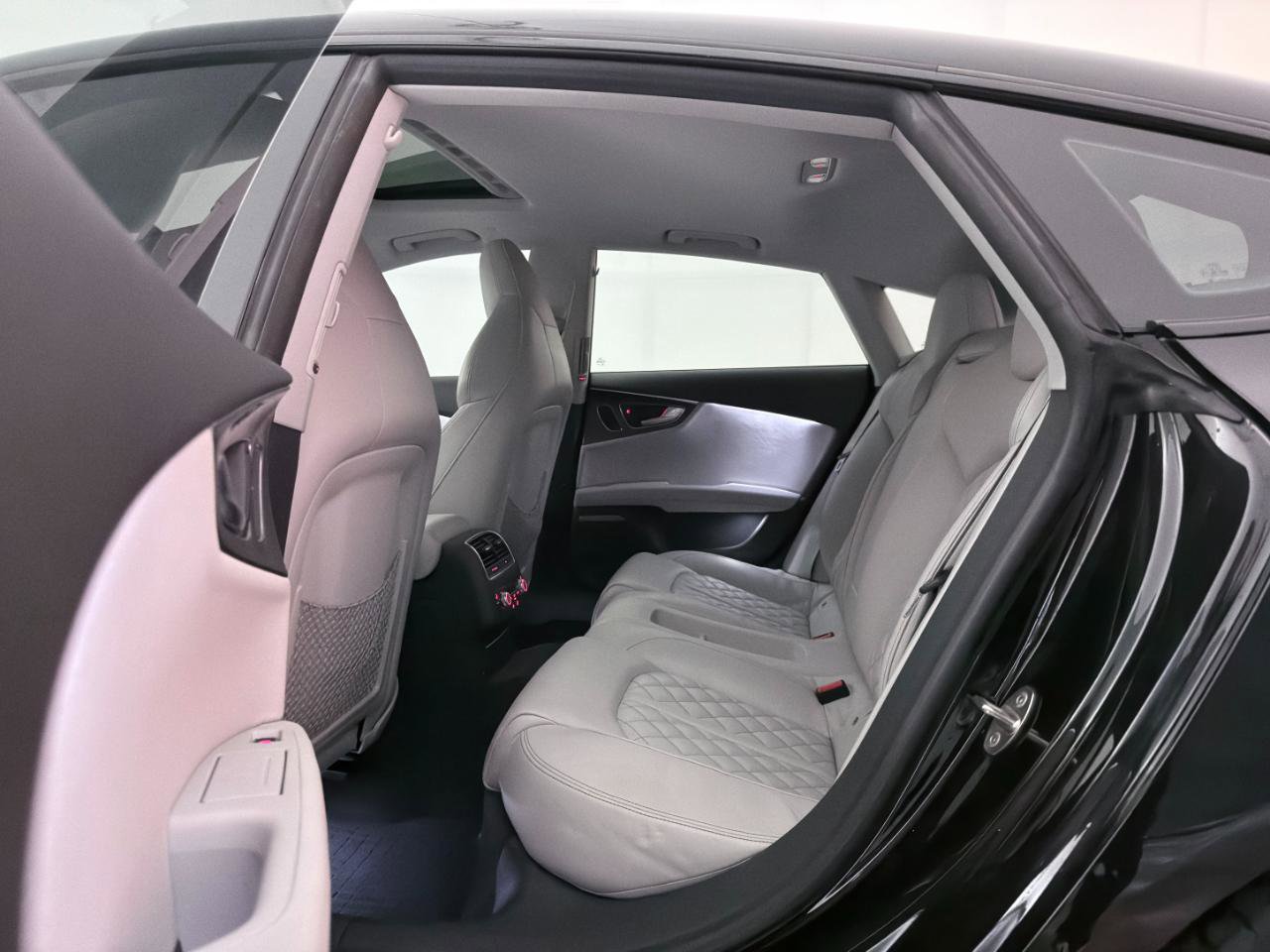 Used 2014 Audi S7 Prestige w/ Driver Assistance Package image 25