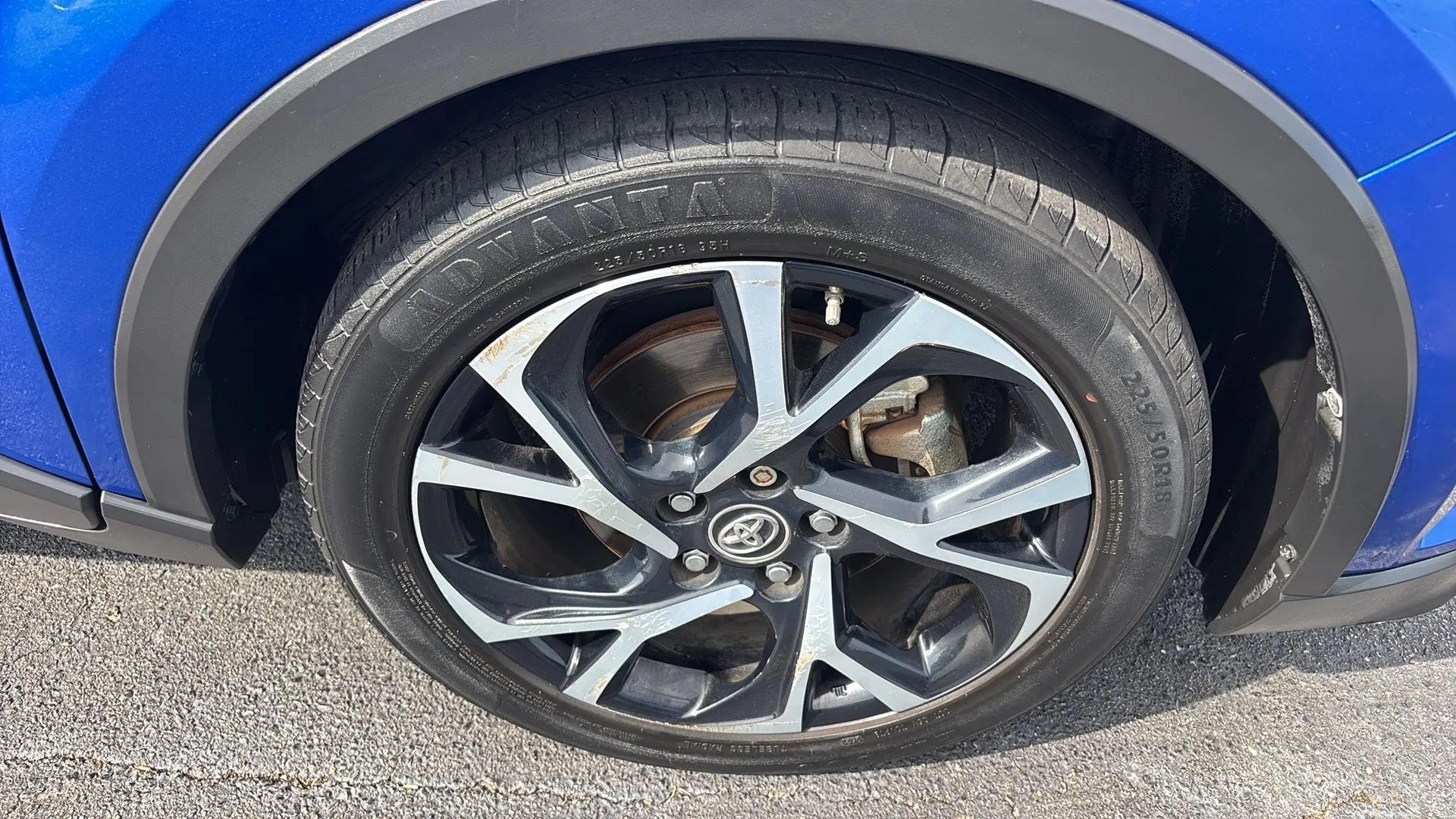 Used 2018 Toyota C-HR XLE FWD image 32