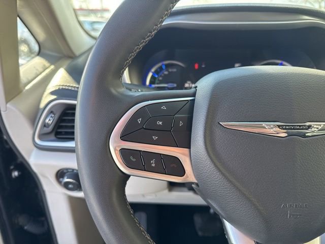 Used 2024 Chrysler Pacifica Select image 13