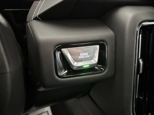 New 2026 GMC Yukon AT4 Ultimate w/ LPO, Floor Liner Package image 17