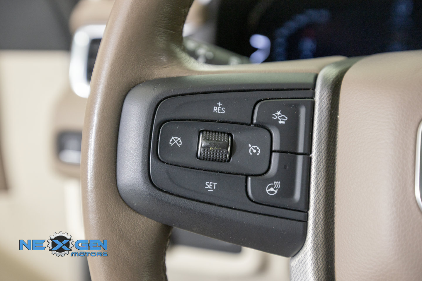 Used 2022 GMC Yukon XL Denali AWD/4WD image 17