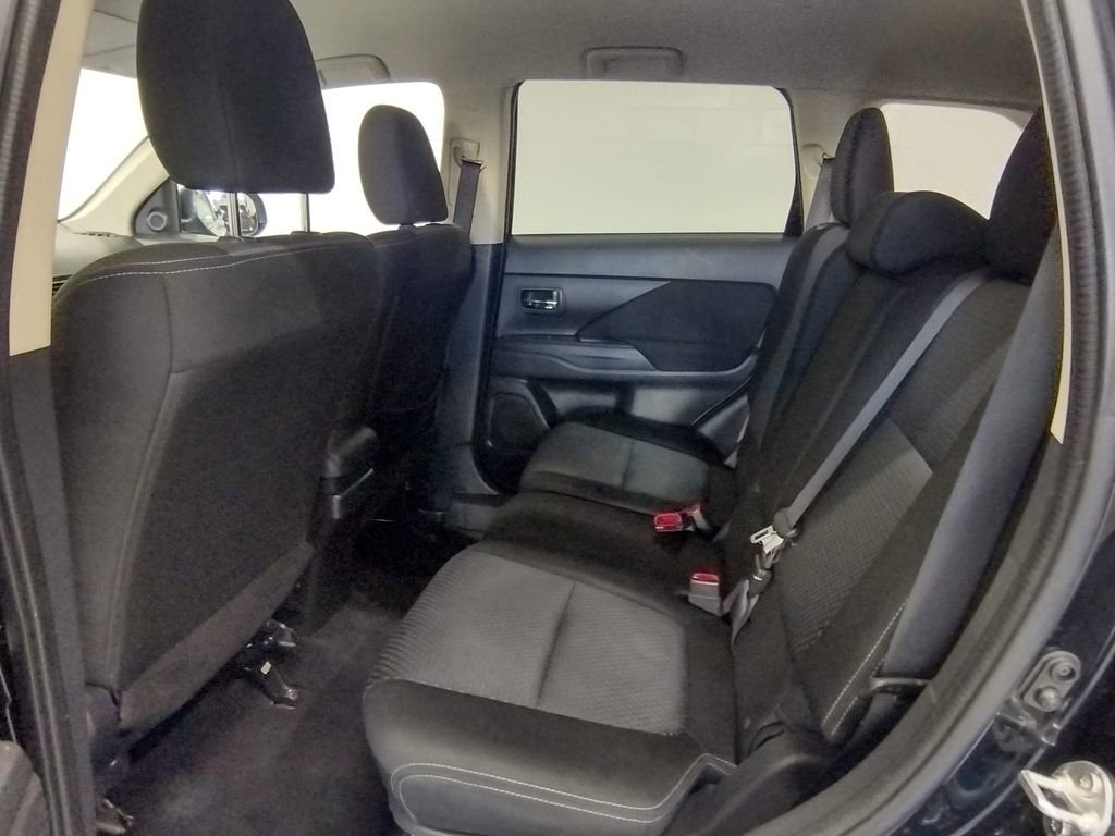 Used 2018 Mitsubishi Outlander ES image 25