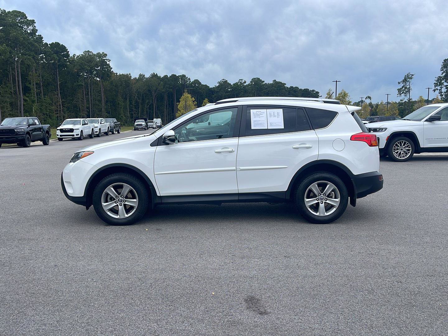 Used 2015 Toyota RAV4 XLE AWD/4WD image 4