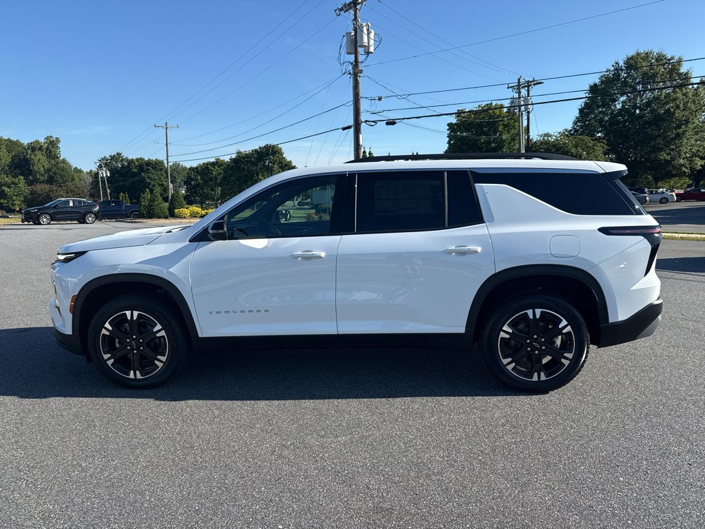New 2027 Chevrolet Traverse LT w/ Sun and Wheel Package FWD image 3