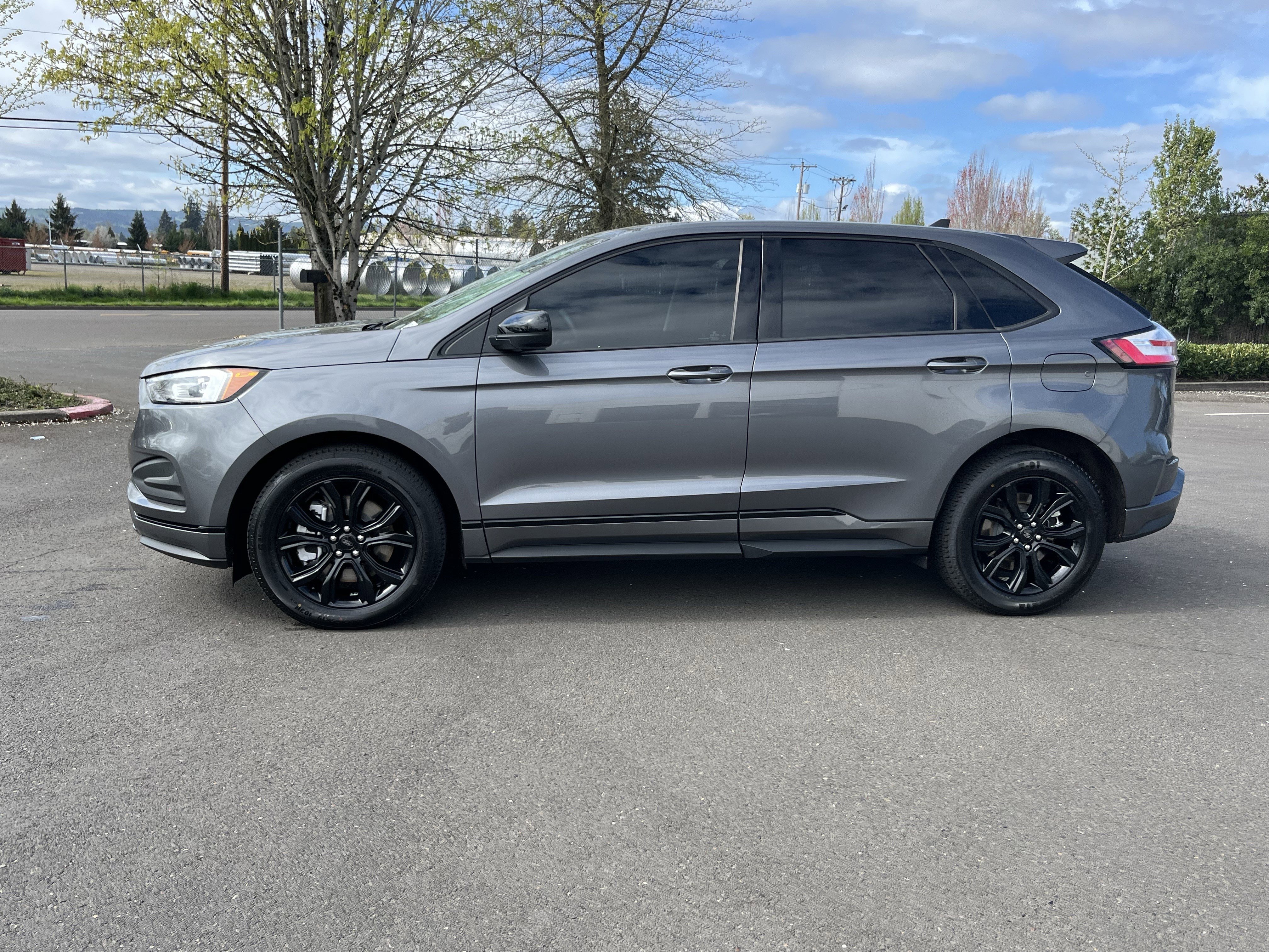 Used 2022 Ford Edge SE w/ Black Appearance Package image 2
