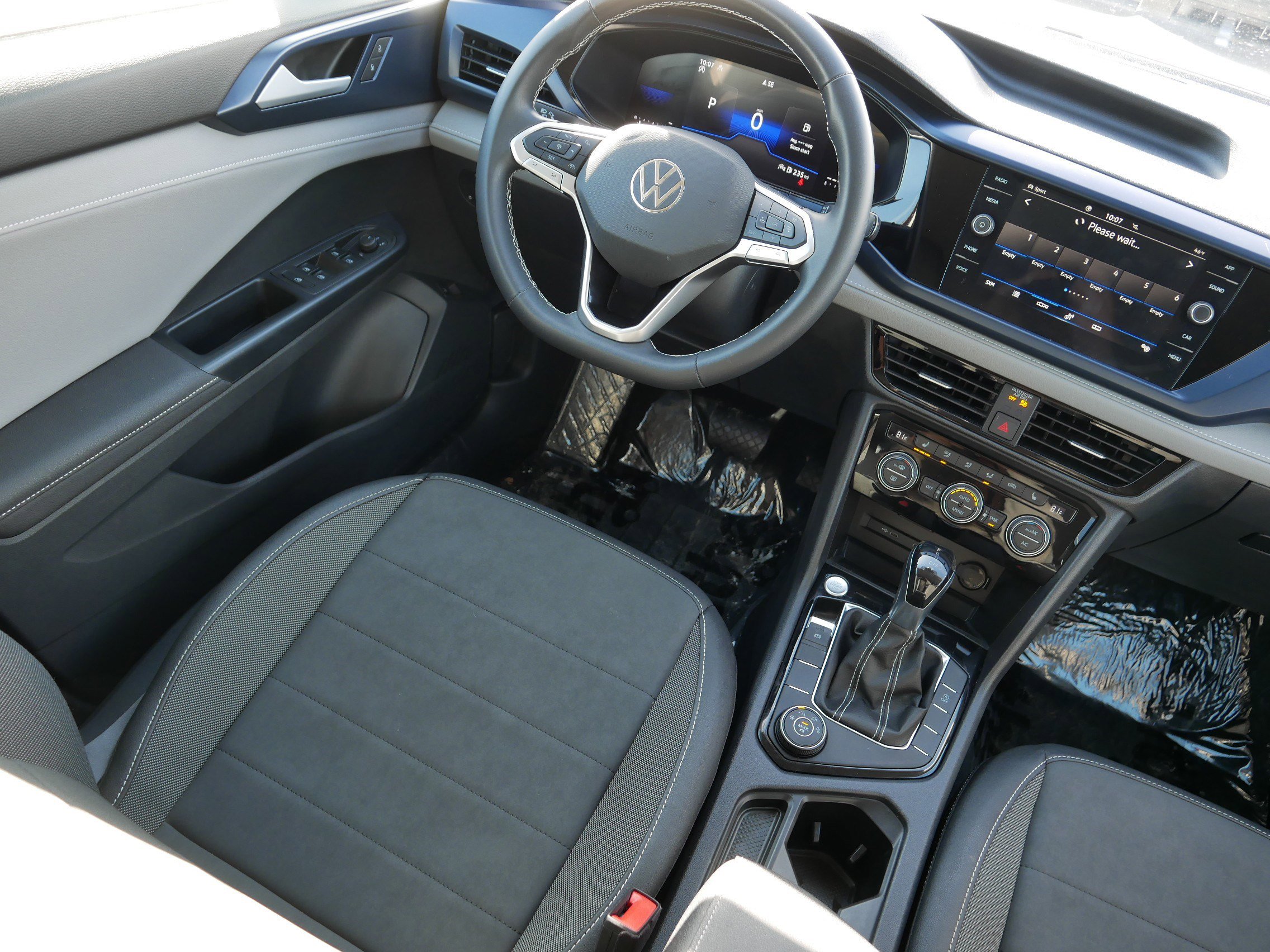 Used 2024 Volkswagen Taos SE image 9