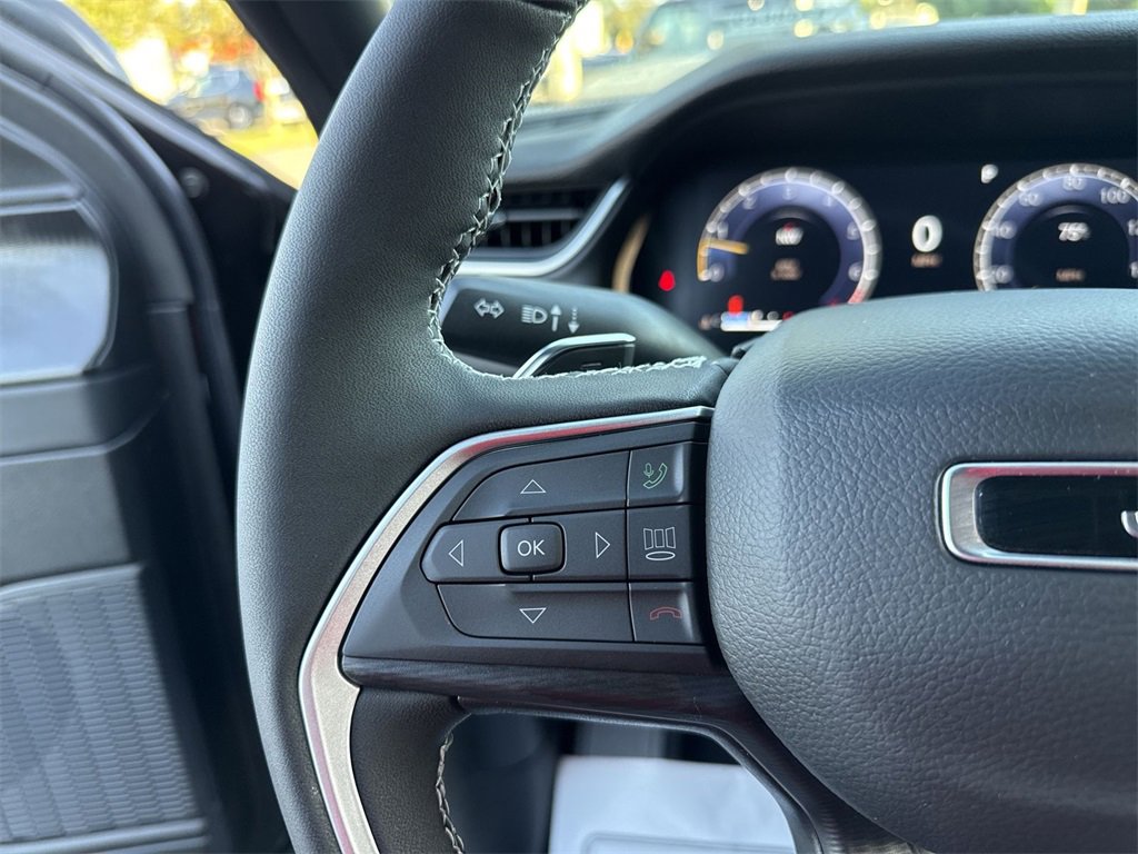 New 2025 Jeep Grand Cherokee L Laredo w/ Luxury Tech Group I image 15