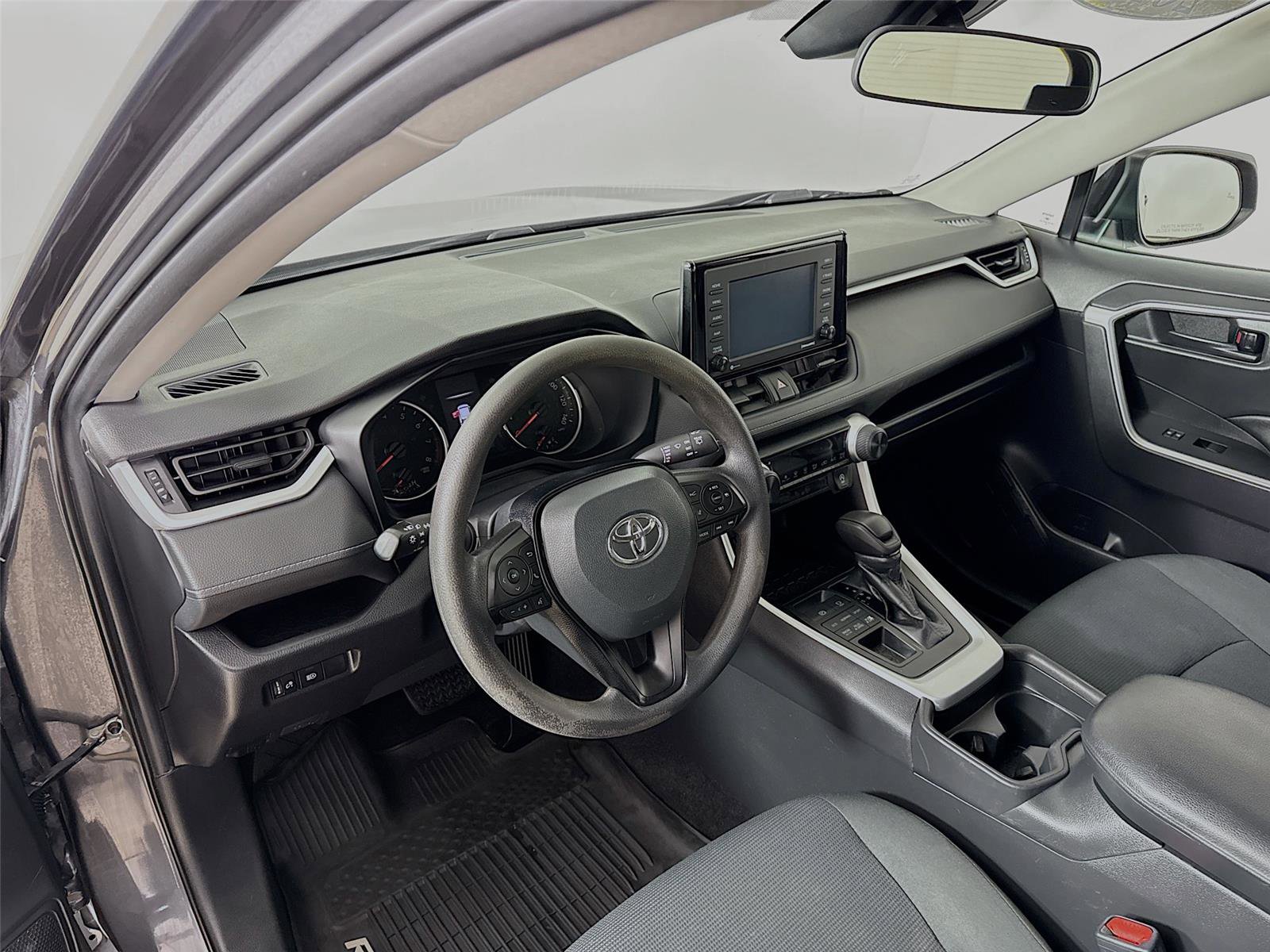 Used 2021 Toyota RAV4 LE image 22