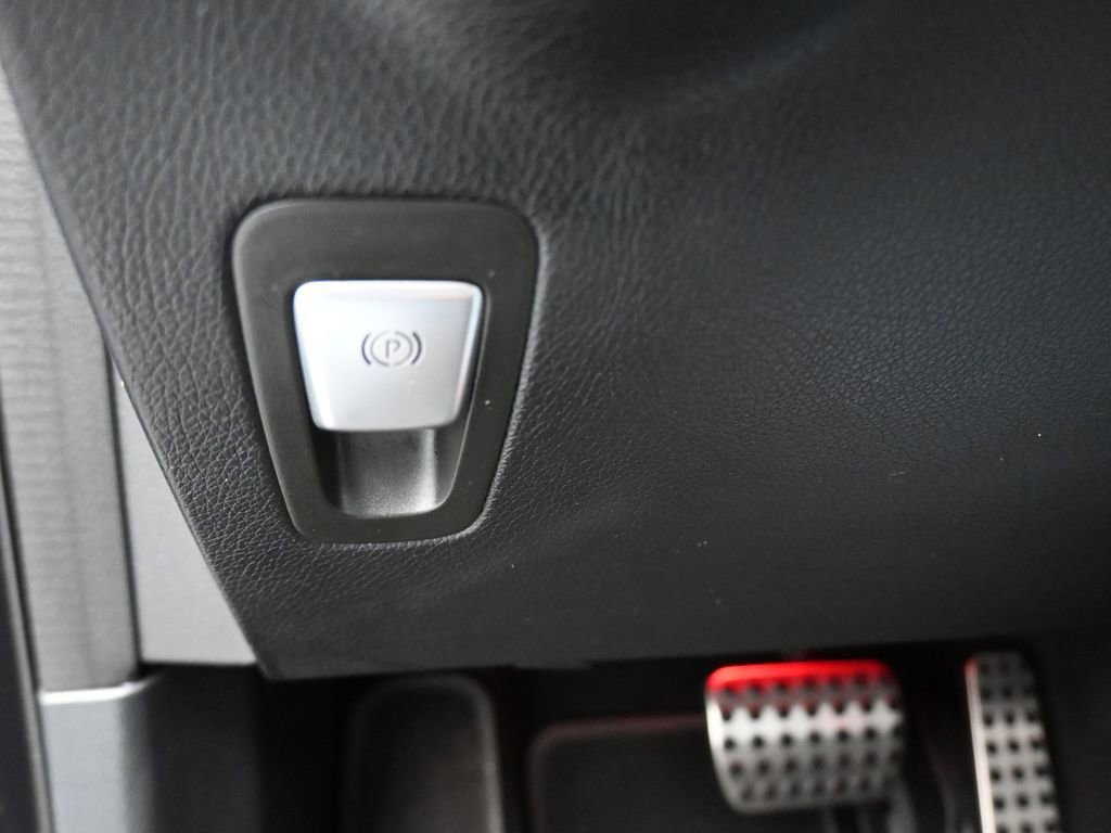 Used 2020 Mercedes-Benz GLC 43 AMG 4MATIC w/ Parking Assistance Package image 33