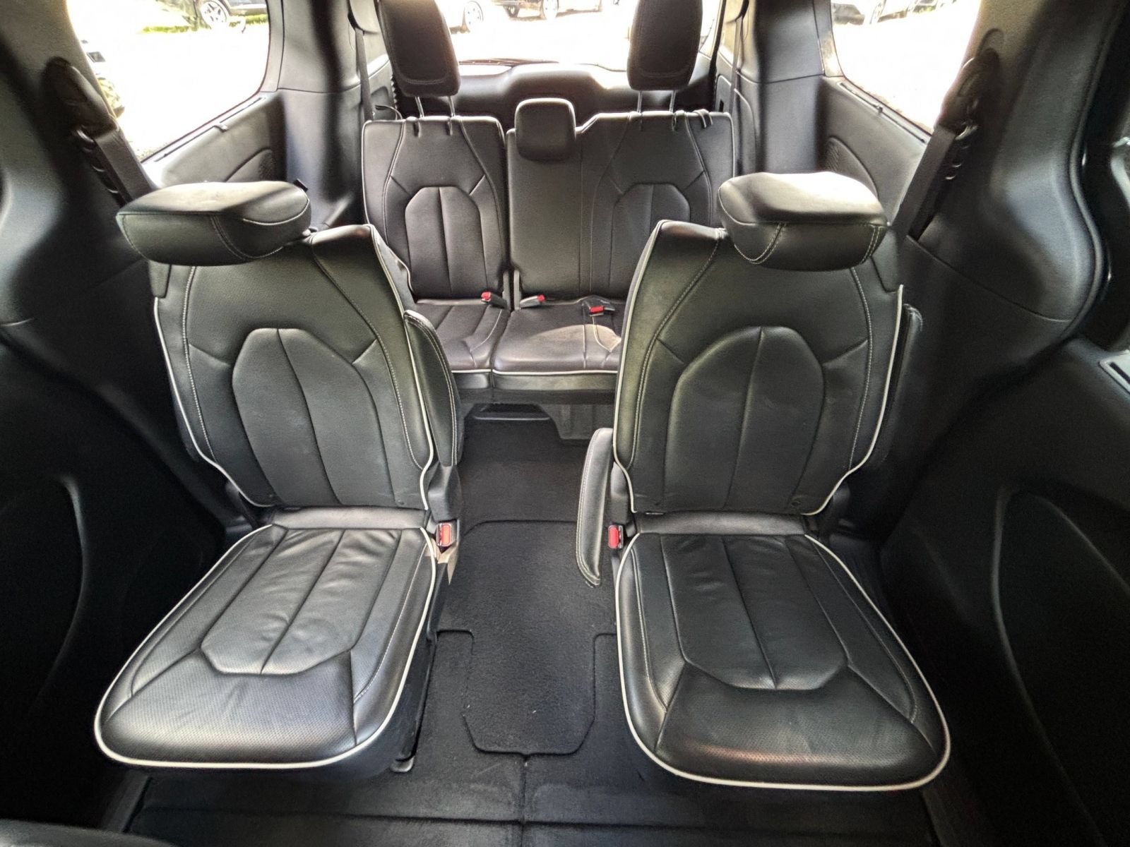 Used 2025 Chrysler Pacifica Limited FWD image 42
