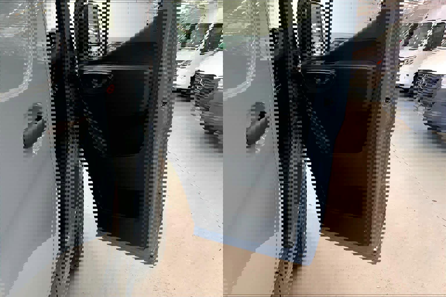 Used 2025 Mercedes-Benz Sprinter 2500 image 9