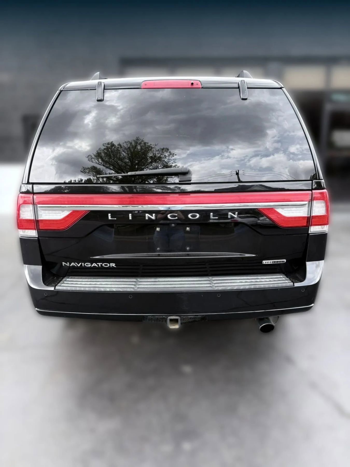 Used 2016 Lincoln Navigator Select image 4