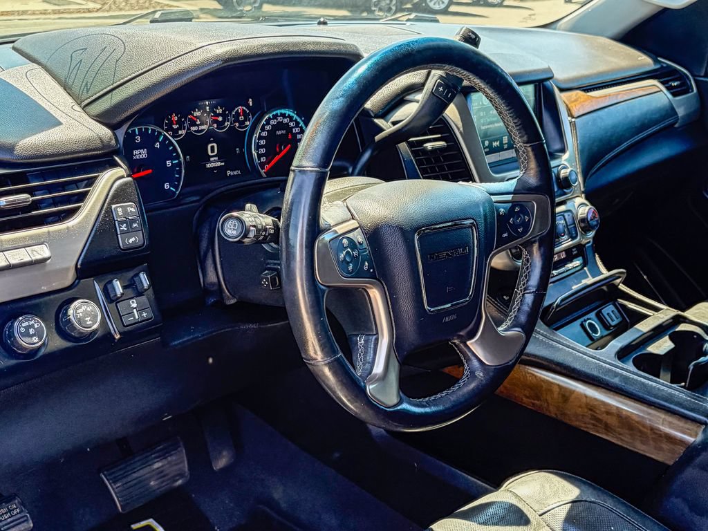 Used 2019 GMC Yukon Denali w/ Denali Ultimate Package AWD/4WD image 8