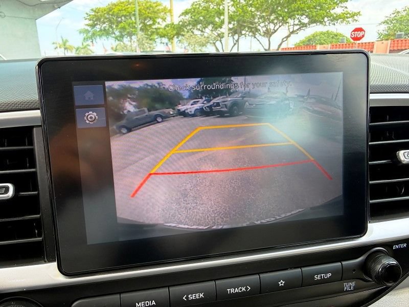 Used 2023 Hyundai Venue SEL FWD image 26