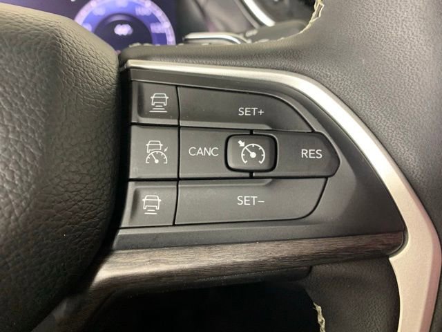 Used 2023 Jeep Grand Cherokee Limited image 19