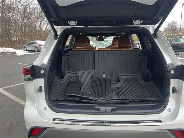 Used 2024 Toyota Highlander Platinum image 27
