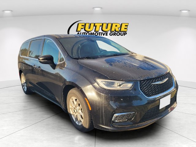 Used 2023 Chrysler Pacifica Touring-L FWD image 1