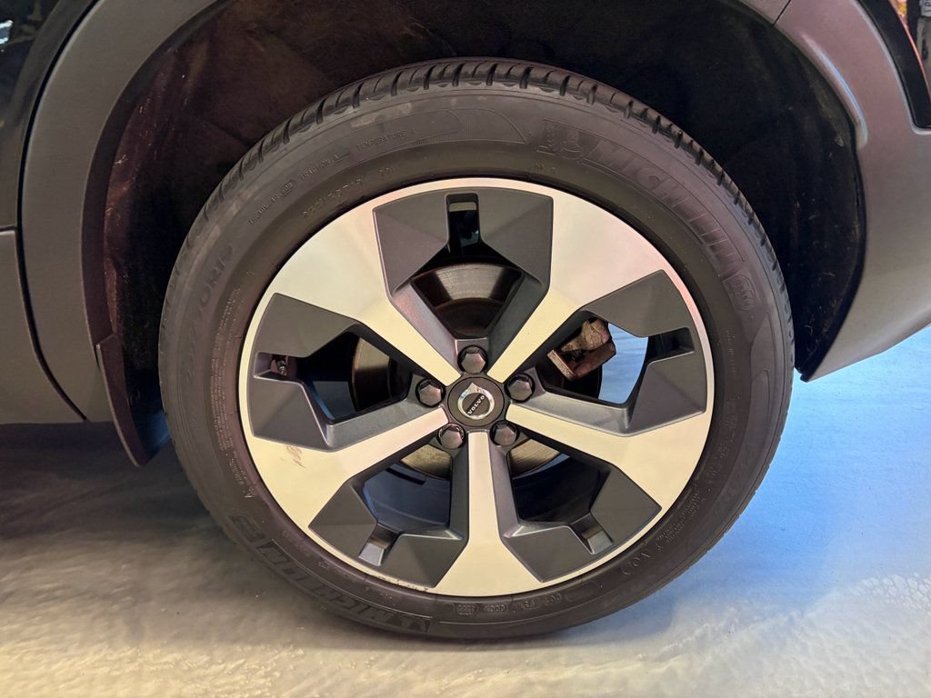 Used 2023 Volvo XC40 B5 Plus w/ Driver Assist Package AWD/4WD image 28