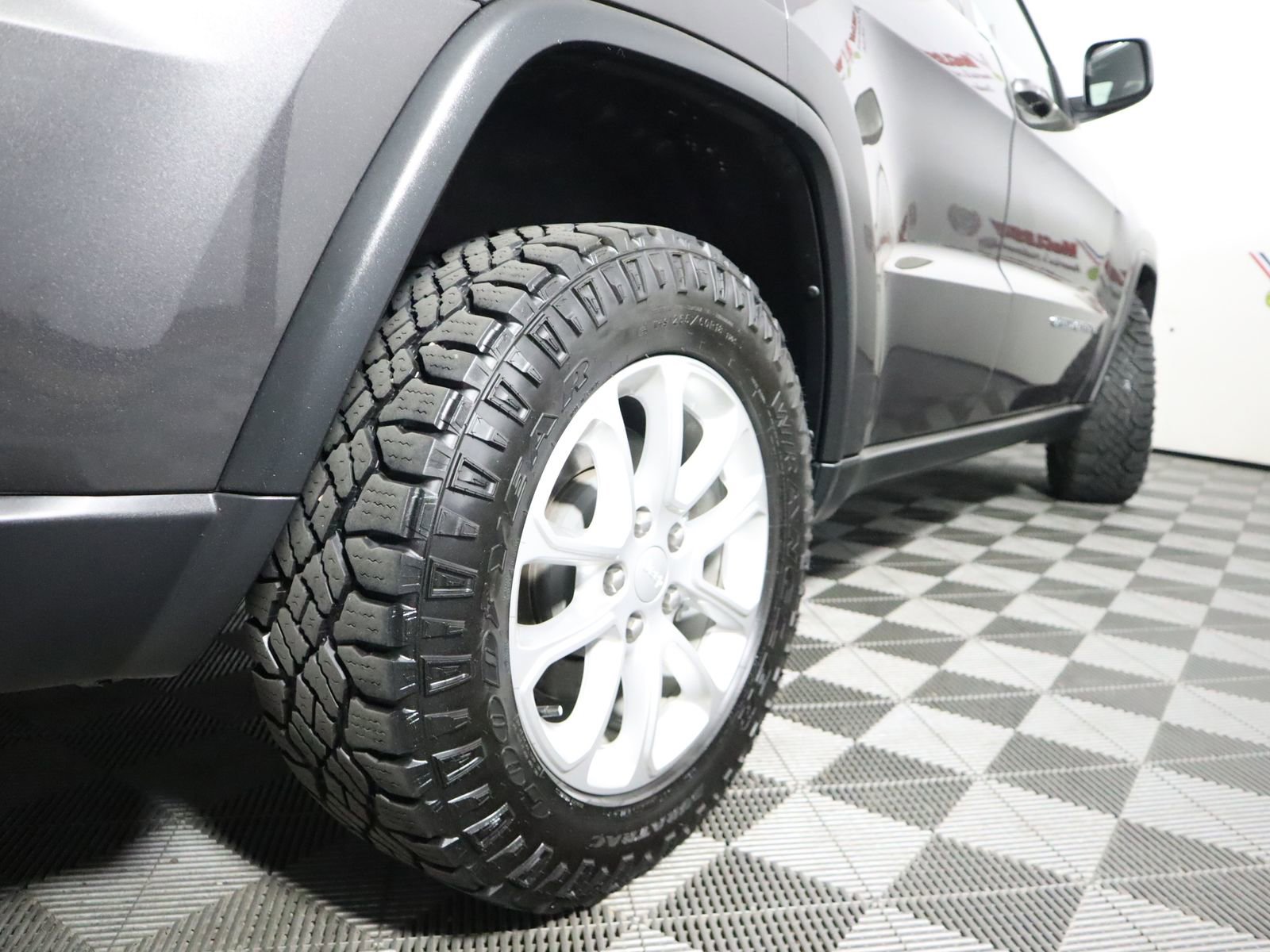Used 2021 Jeep Grand Cherokee Laredo X AWD/4WD image 11