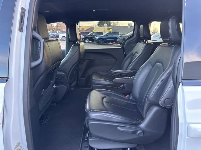 Certified 2024 Chrysler Pacifica Select image 28