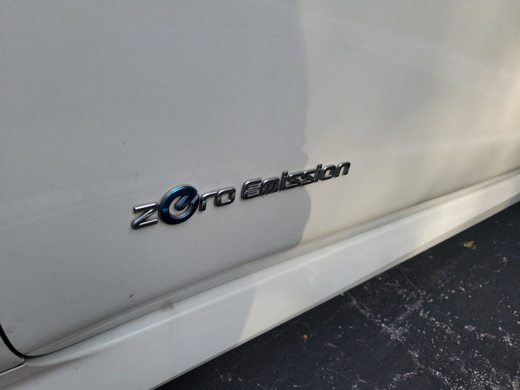 Used 2018 Nissan Leaf SL w/ SL Technology Package FWD image 5