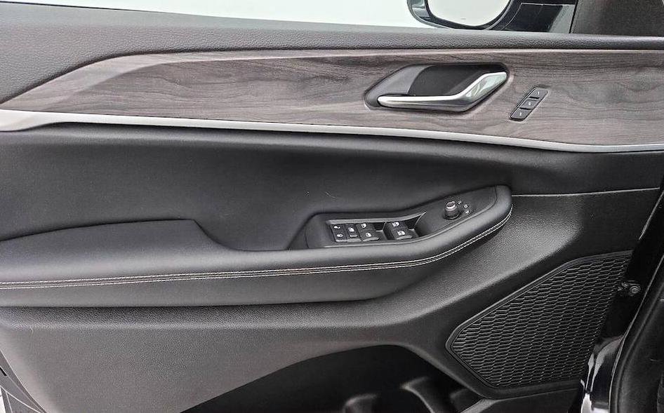 Used 2023 Jeep Grand Cherokee Limited AWD/4WD image 8