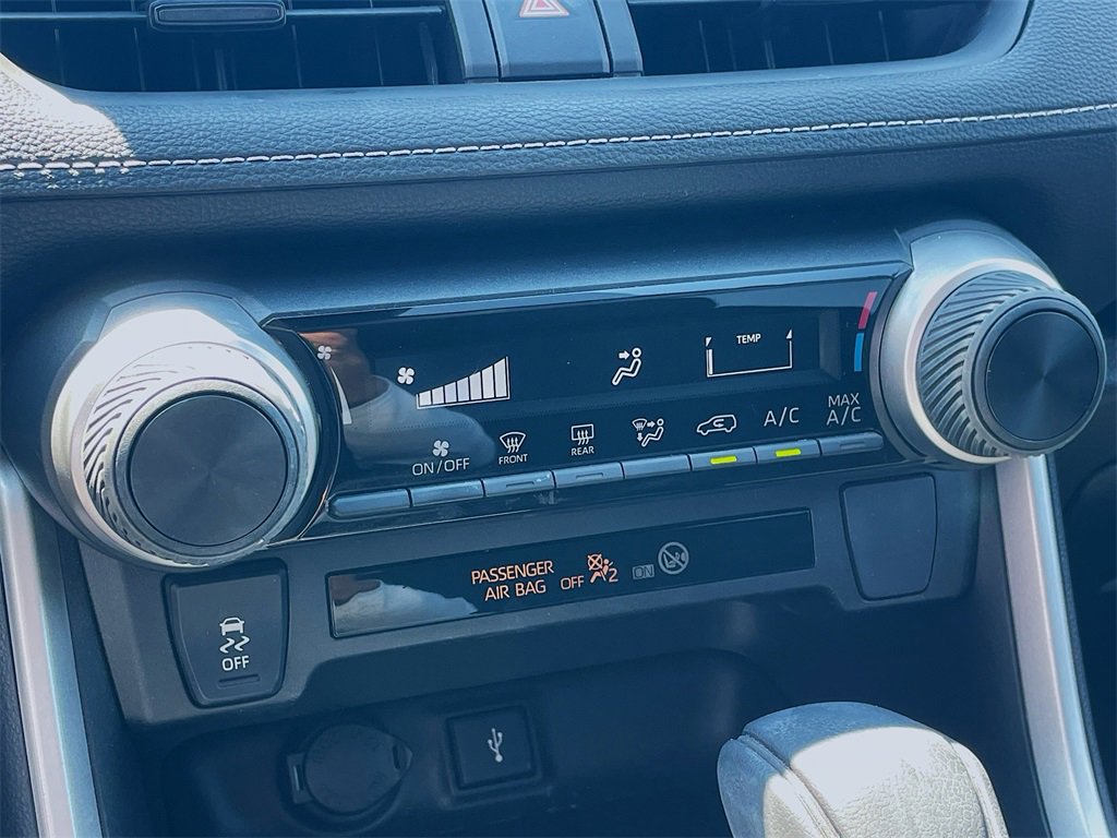 Used 2021 Toyota RAV4 LE image 14