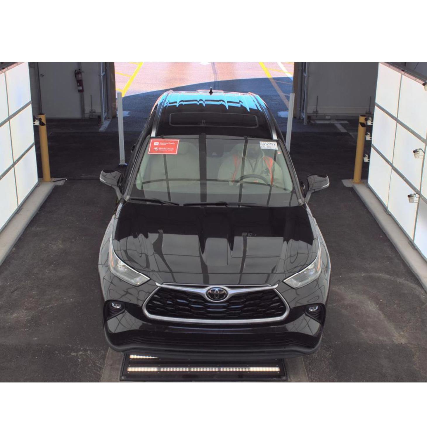 Used 2021 Toyota Highlander XLE image 29