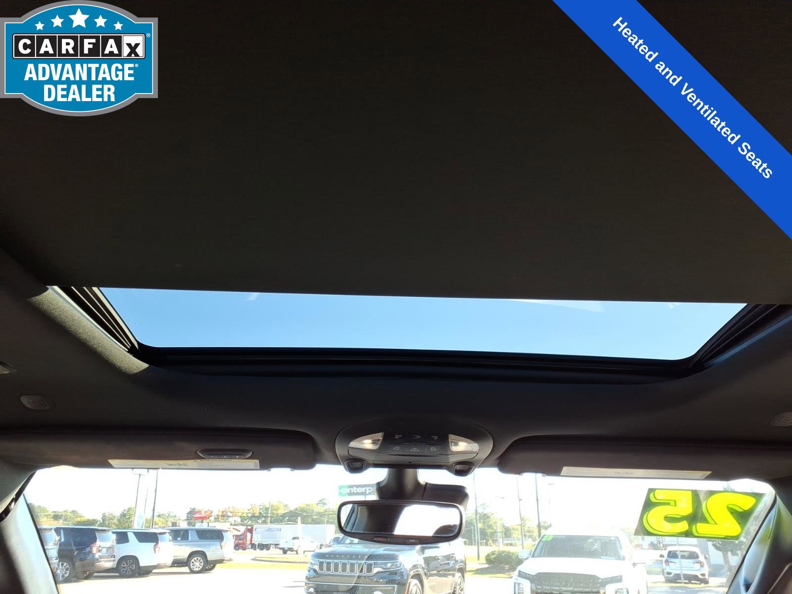 Used 2025 Chrysler Pacifica Limited FWD image 16