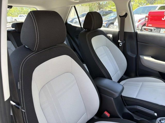 Used 2025 Hyundai Venue SEL FWD image 16