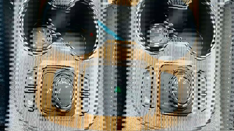 Used 2023 GMC Acadia SLE w/ Driver Convenience Package image 21