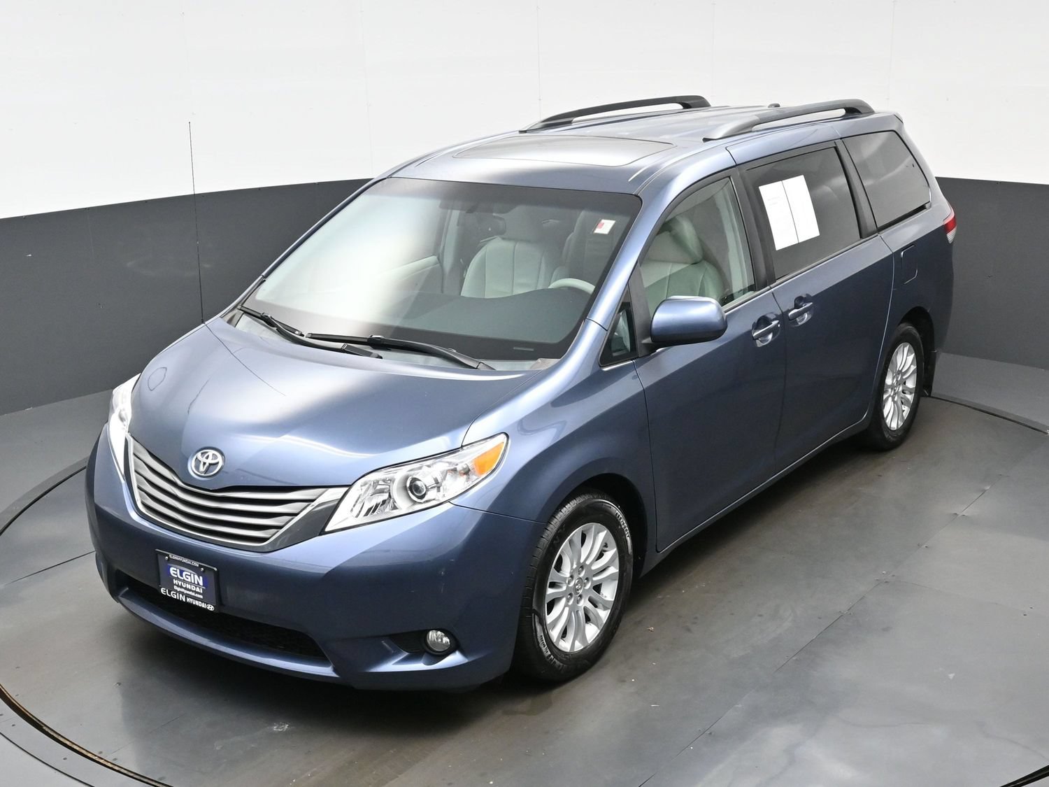 Used 2014 Toyota Sienna XLE FWD image 31
