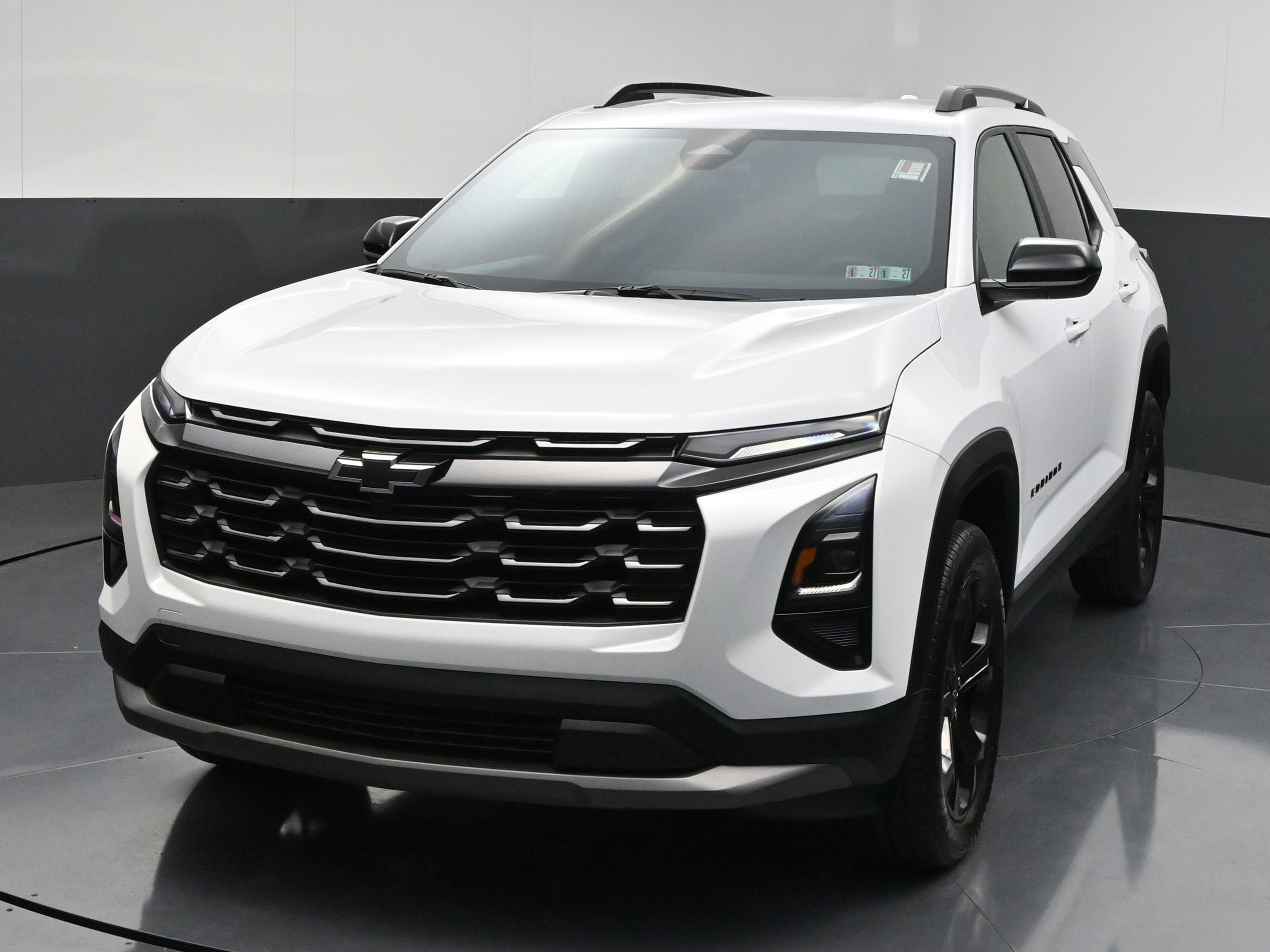 Used 2026 Chevrolet Equinox LT w/ Convenience Package II FWD image 3