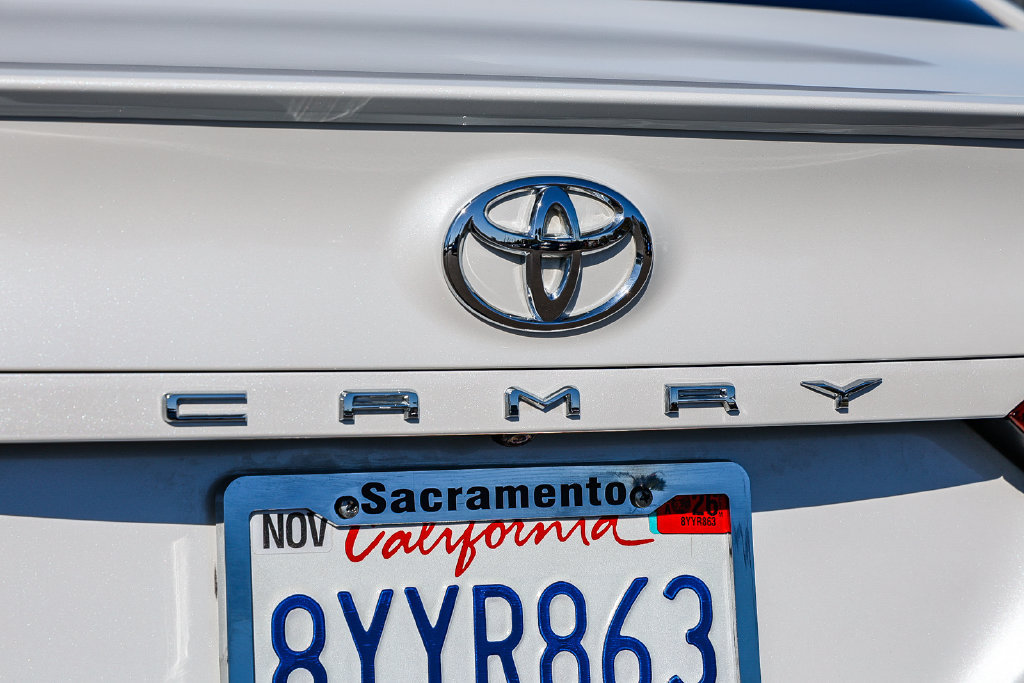 Used 2022 Toyota Camry XSE FWD image 12