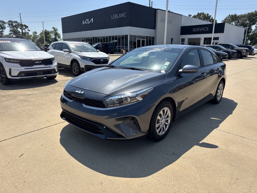 Certified 2022 Kia Forte Sedan FWD image 3