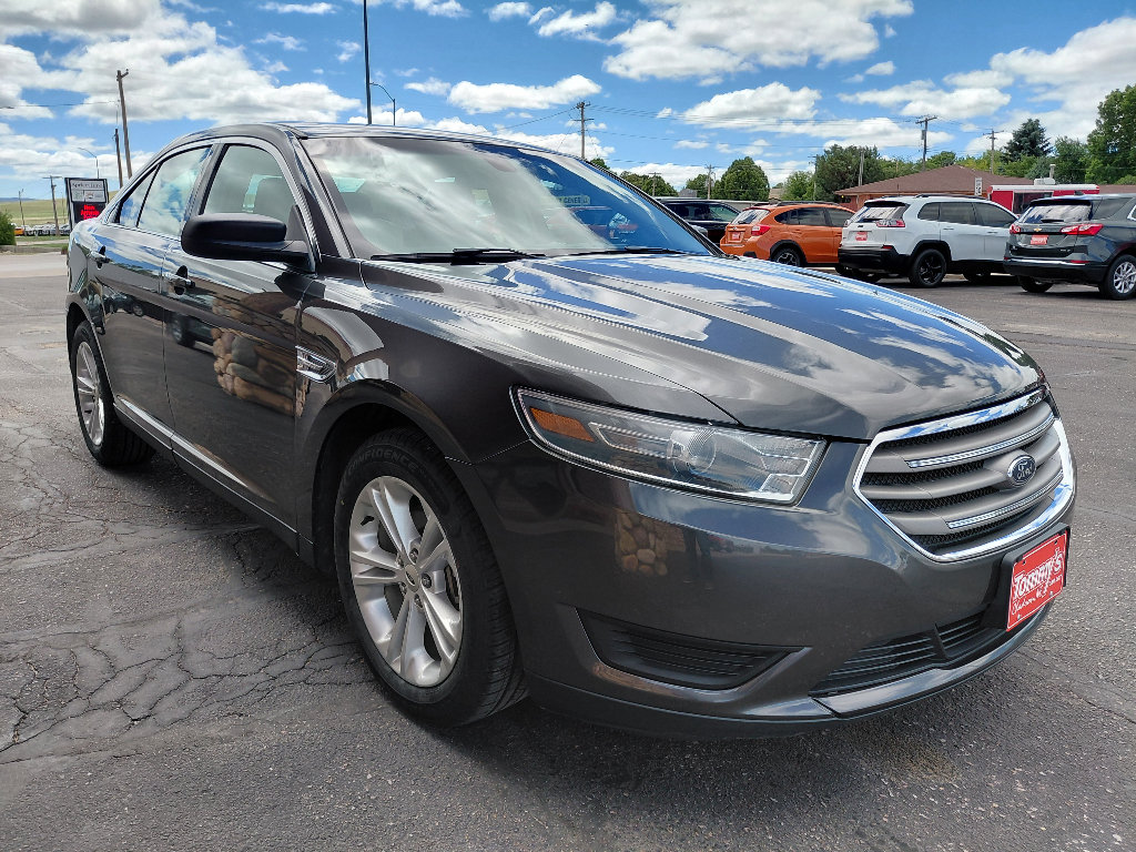 Used 2018 Ford Taurus SE FWD image 4