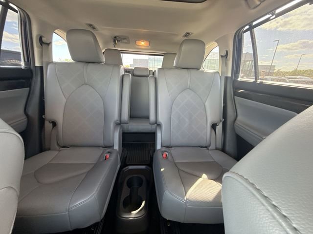 Used 2023 Toyota Highlander Platinum AWD/4WD image 22