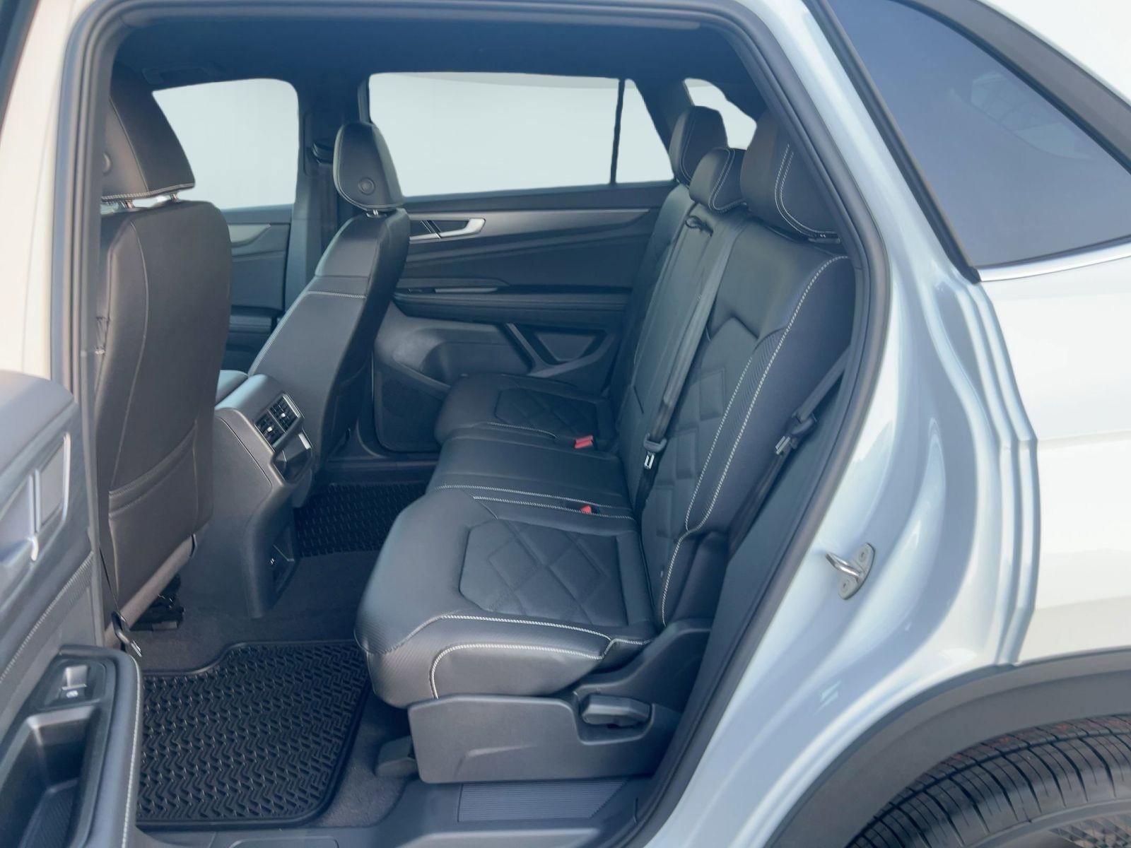New 2026 Volkswagen Atlas Cross Sport SE image 14