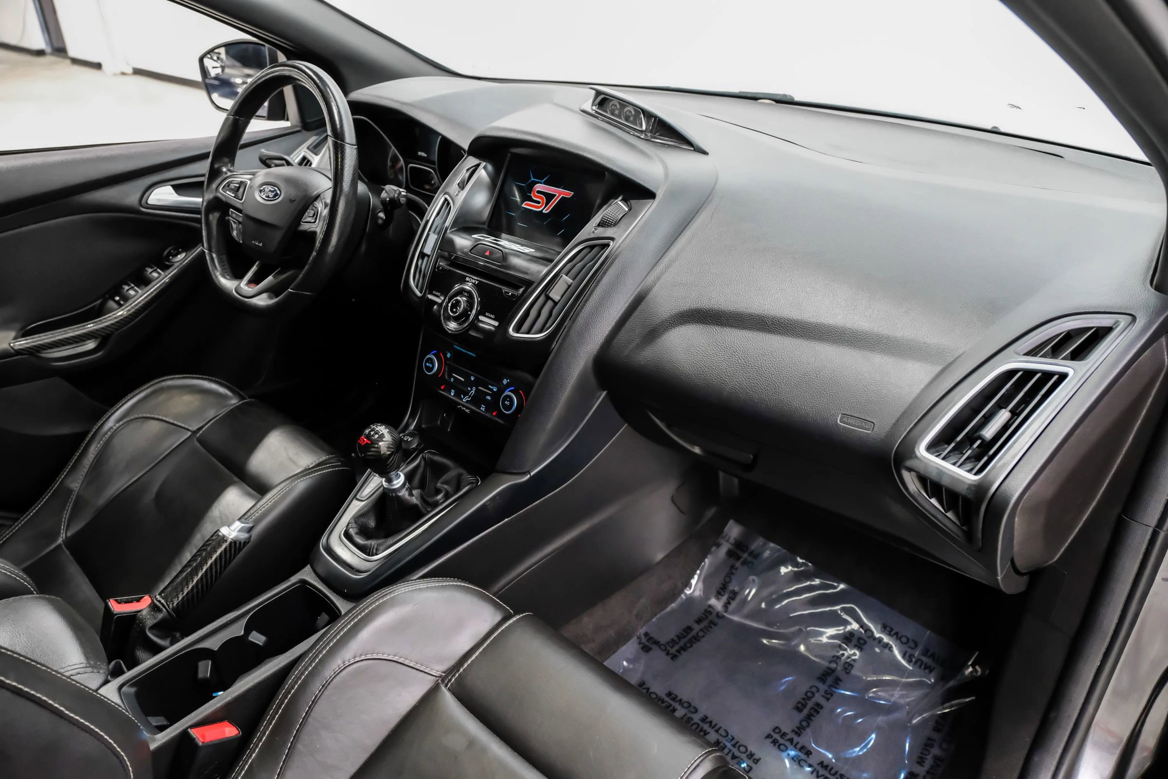 Used 2018 Ford Focus ST w/ Equipment Group 402A FWD image 21