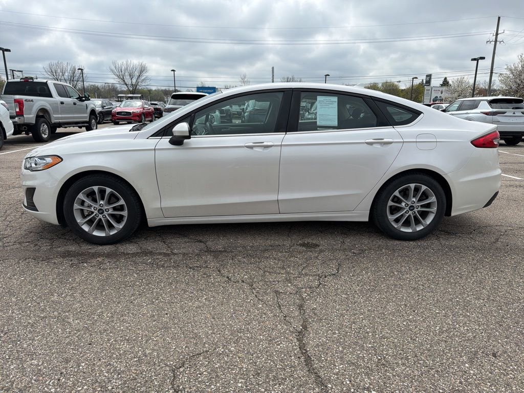 Used 2020 Ford Fusion SE image 2