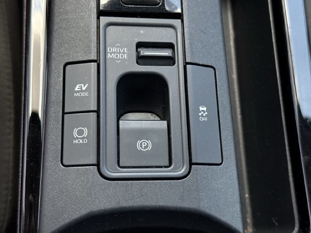 Used 2025 Toyota Prius LE FWD image 20