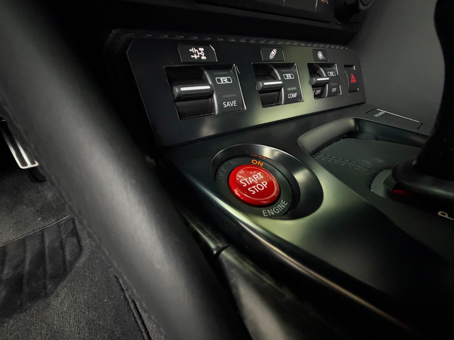 Used 2020 Nissan GT-R Premium AWD/4WD image 20