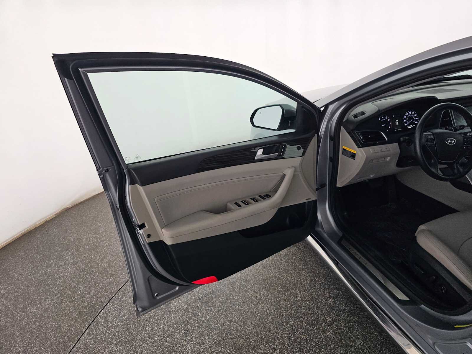 Used 2017 Hyundai Sonata Limited w/ Ultimate Package 04 FWD image 18