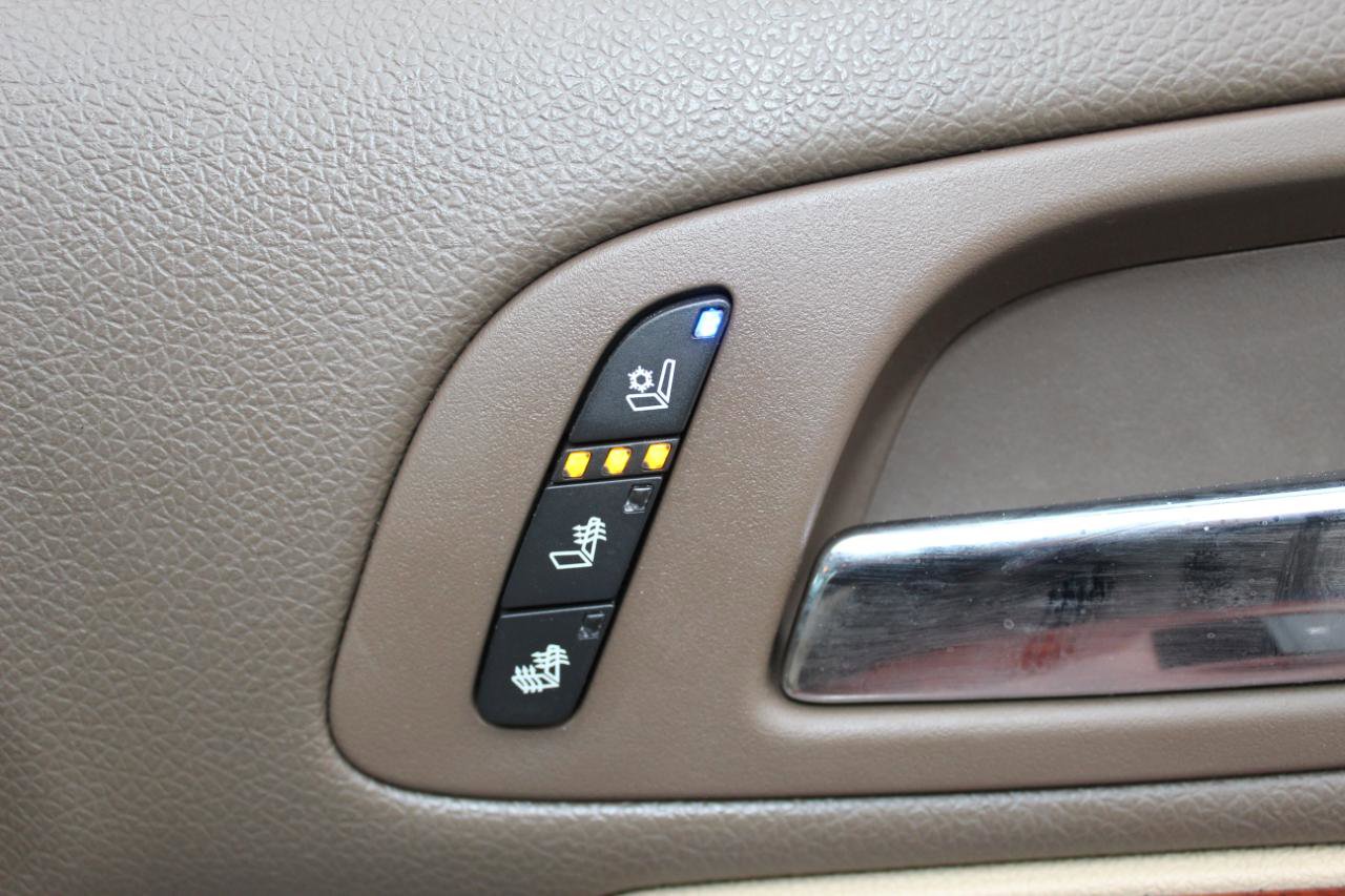 Used 2012 Chevrolet Suburban LTZ AWD/4WD image 25