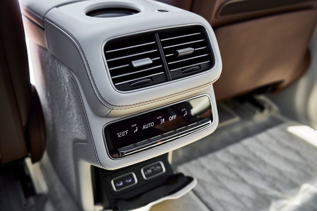 Used 2026 Mercedes-Benz Maybach GLS 600 4MATIC image 56