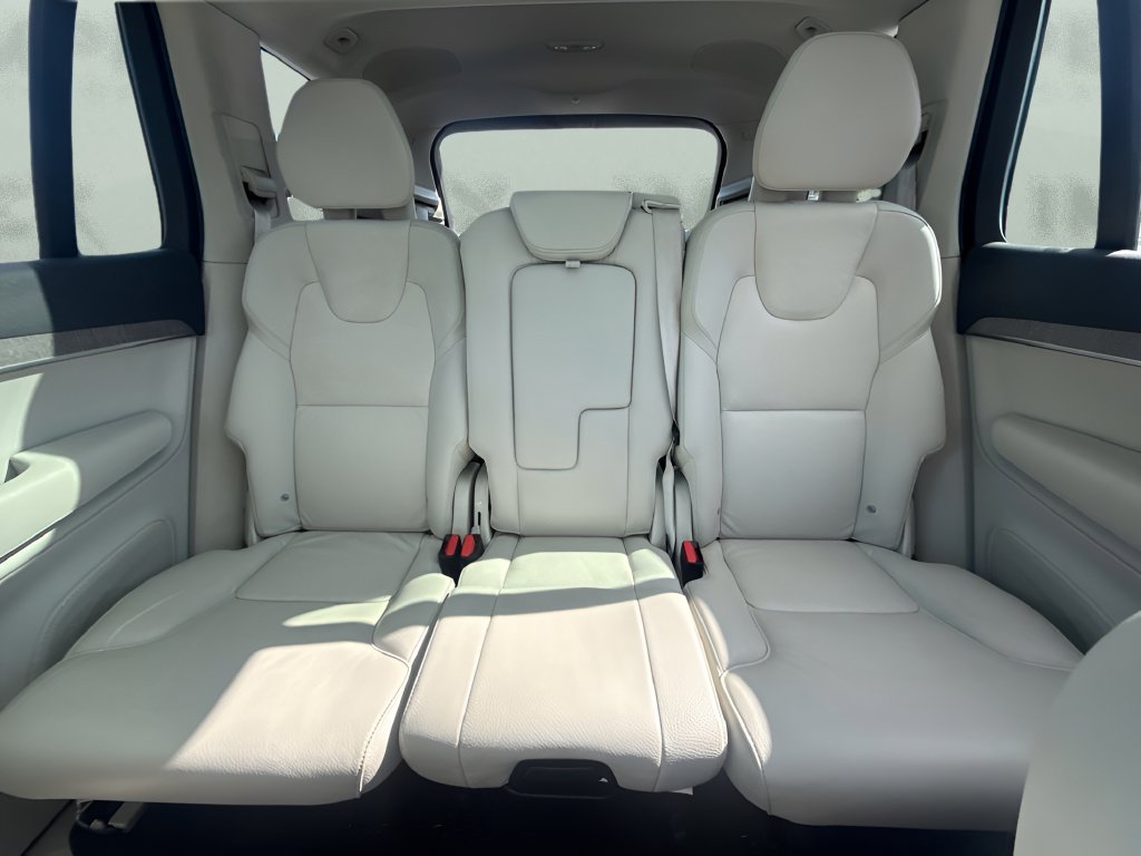 Used 2023 Volvo XC90 B6 Plus w/ Protection Package Premier AWD/4WD image 12